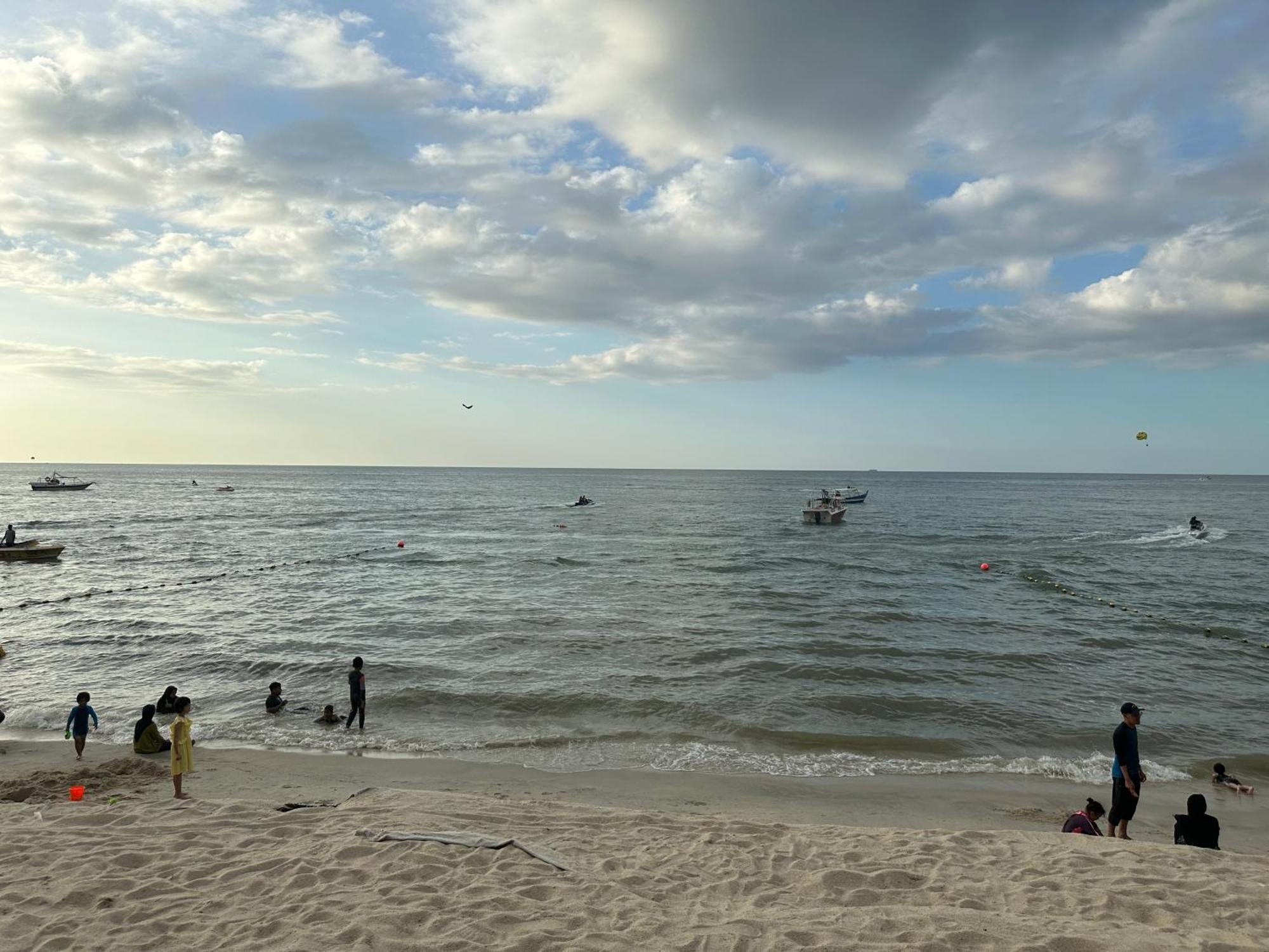 Beach Resort Home Stay Sri Sayang Apartment Batu Ferringhi 2Bedroom Eksteriør bilde